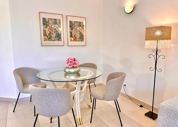 Seaview Elegant - Balcony Facing & Garage - Da Rocha 아파트 포티마오