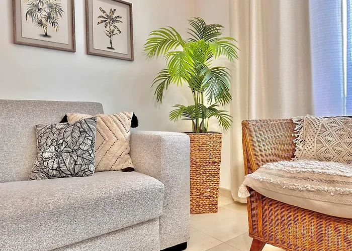 Seaview Elegant - Balcony Facing & Garage - Da Rocha 포티마오