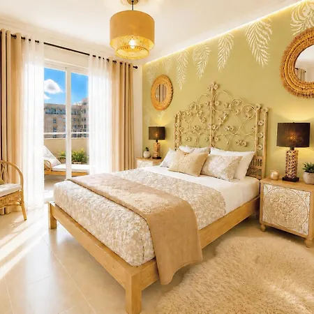 Elegant Beachfront Stay- Ocean View Balcony & Garage Portimão