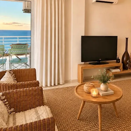 Elegant Beachfront Stay- Ocean View Balcony & Garage Apartman Portimão