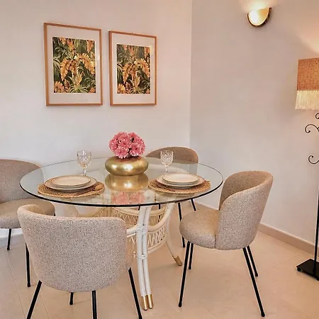 Elegant Beachfront Stay- Ocean View Balcony & Garage Portimão