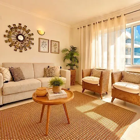 Elegant Beachfront Stay- Ocean View Balcony & Garage Apartman Portimão