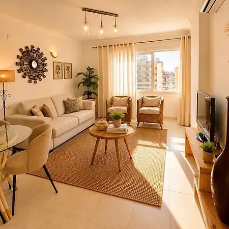 Elegant Beachfront Stay- Ocean View Balcony & Garage Portimão