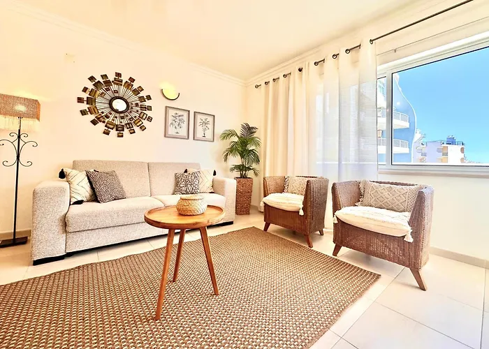 Seaview Elegant - Balcony Facing & Garage - Da Rocha Apartment *